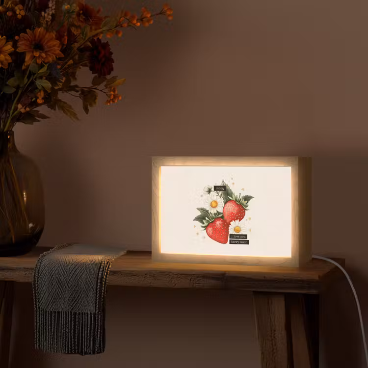 Aardbeien - Madeliefjes - Quote - Sterretjes Light Box met kabel (Tafellamp) klein -sfeer4