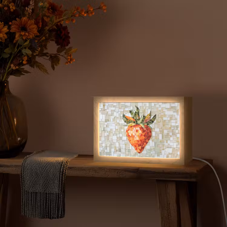 Aardbei - Rood - Mozaïek - Fruit Light Box met kabel (Tafellamp) klein -sfeer4