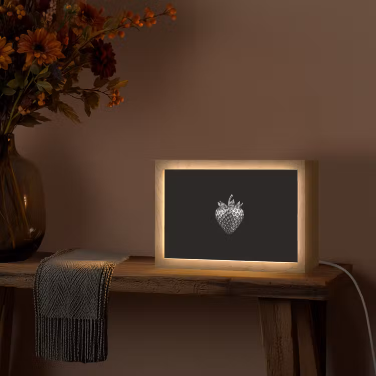 Aardbei - Zaadstructuur - Realistisch Light Box met kabel (Tafellamp) klein -sfeer4