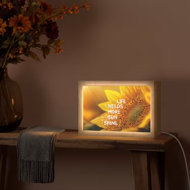Zonnebloem - Close up - Geel - Quote Light Box met kabel (Tafellamp) klein -sfeer4