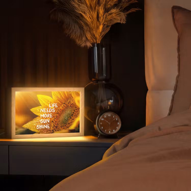 Zonnebloem - Close up - Geel - Quote Light Box met kabel (Tafellamp) klein -sfeer1