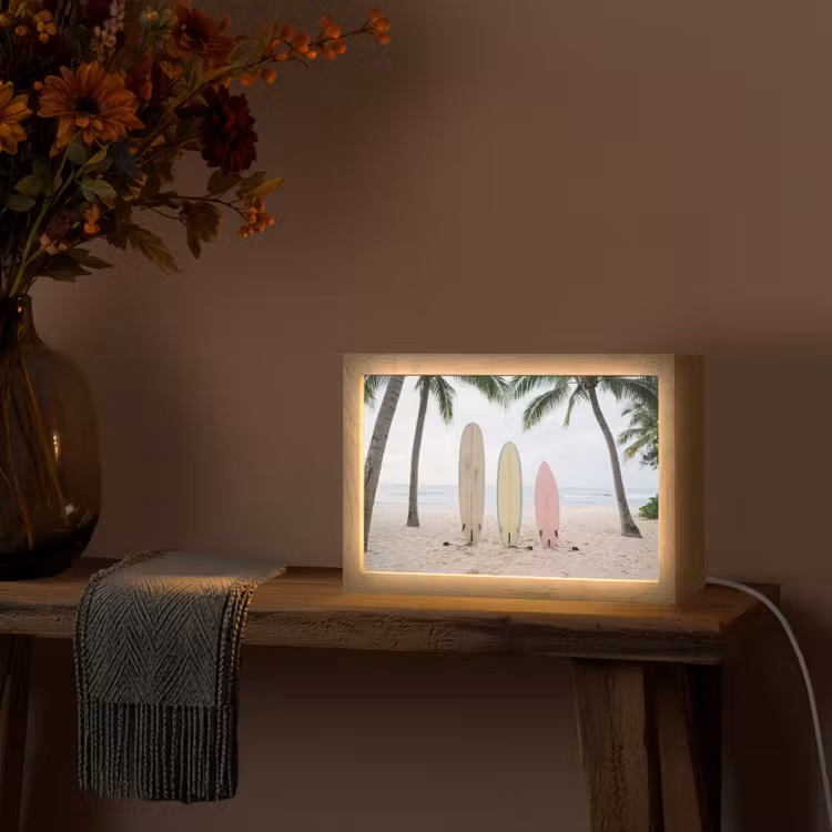 Surfboard - Palmbomen - Kleurrijk Light Box met kabel (Tafellamp) klein -sfeer4