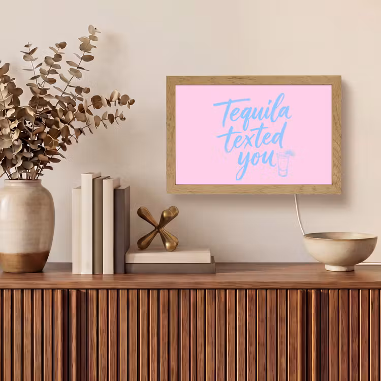 Tequila texted you - Roze - Blauw Light Box met kabel (Tafellamp) klein -sfeer2