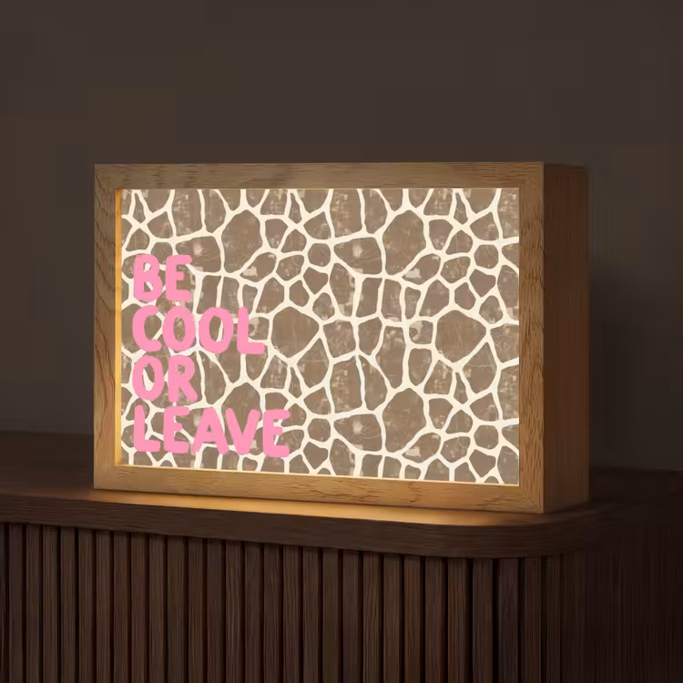 Tekst - Be cool or leave - Roze - Giraffenprint Light Box met kabel (Tafellamp) klein -z3d_website