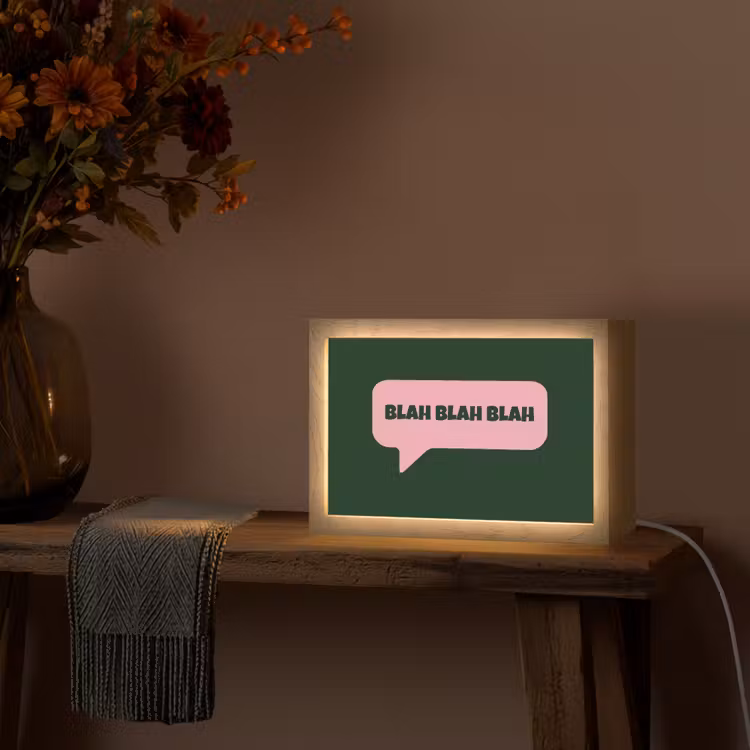 Tekstwolk - BLAH BLAH BLAH - Roze Light Box met kabel (Tafellamp) klein -sfeer4