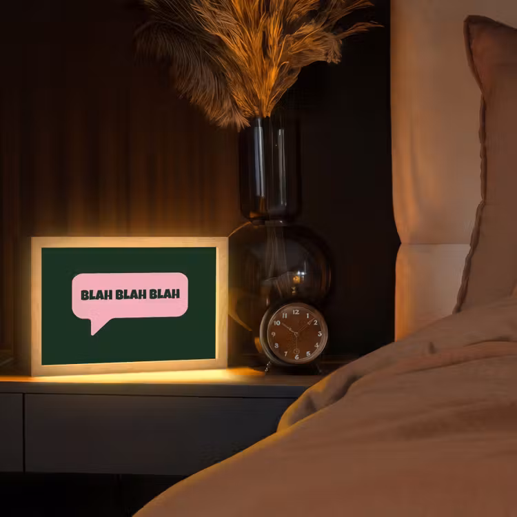 Tekstwolk - BLAH BLAH BLAH - Roze Light Box met kabel (Tafellamp) klein -sfeer1