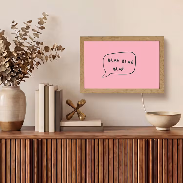 Tekstwolkje - BLAH BLAH BLAH - Roze Light Box met kabel (Tafellamp) klein -sfeer2