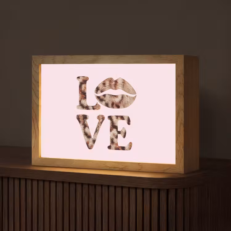 Tekst - Love - Pantervacht - Lichtroze Light Box met kabel (Tafellamp) klein -z3d_website