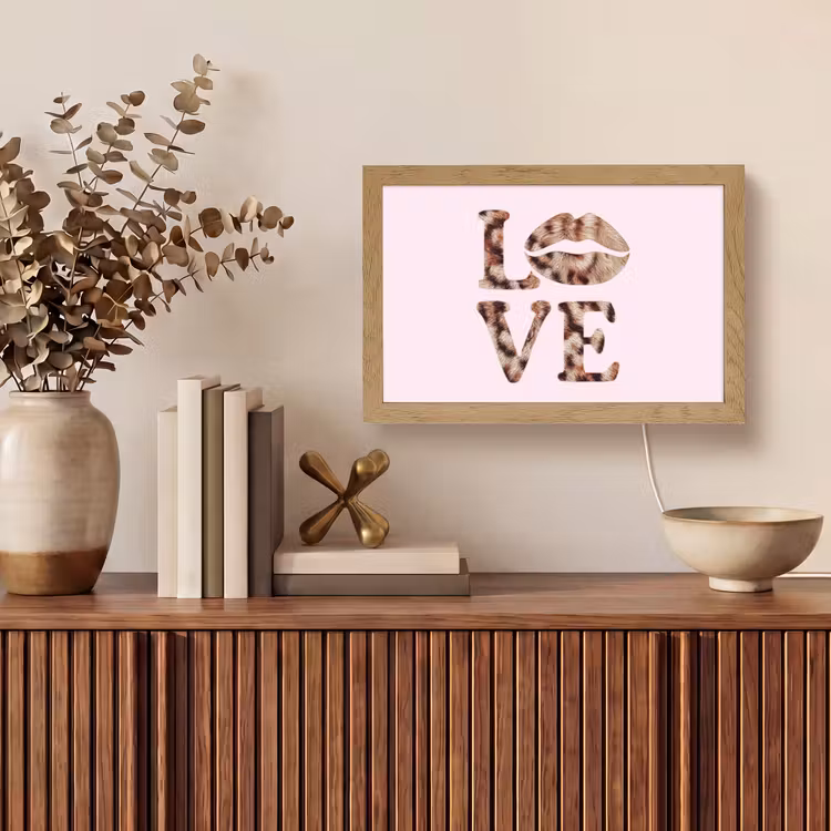 Tekst - Love - Pantervacht - Lichtroze Light Box met kabel (Tafellamp) klein -sfeer2