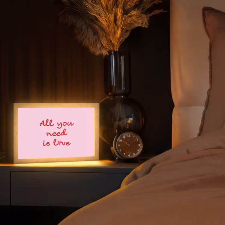 Tekst - Roze - Love - Hart Light Box met kabel (Tafellamp) klein -sfeer1