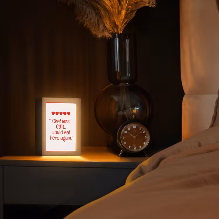 Tekst - Rood - Hartjes Light Box met kabel (Tafellamp) klein -sfeer1