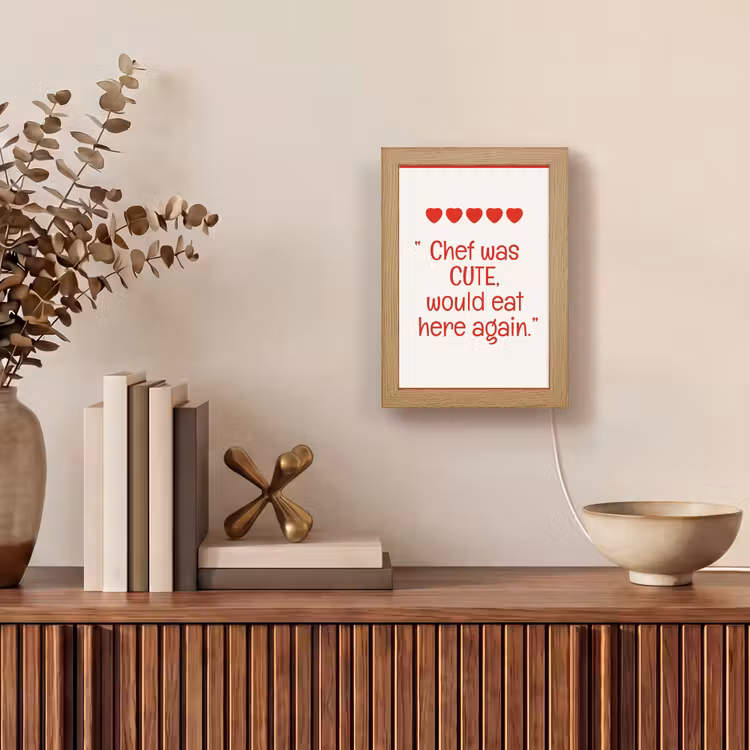 Tekst - Rood - Hartjes Light Box met kabel (Tafellamp) klein -sfeer2