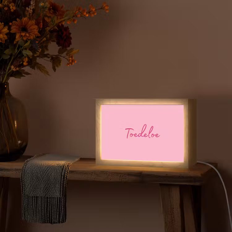Toedeloe - Roze - Minimalistisch Light Box met kabel (Tafellamp) klein -sfeer4
