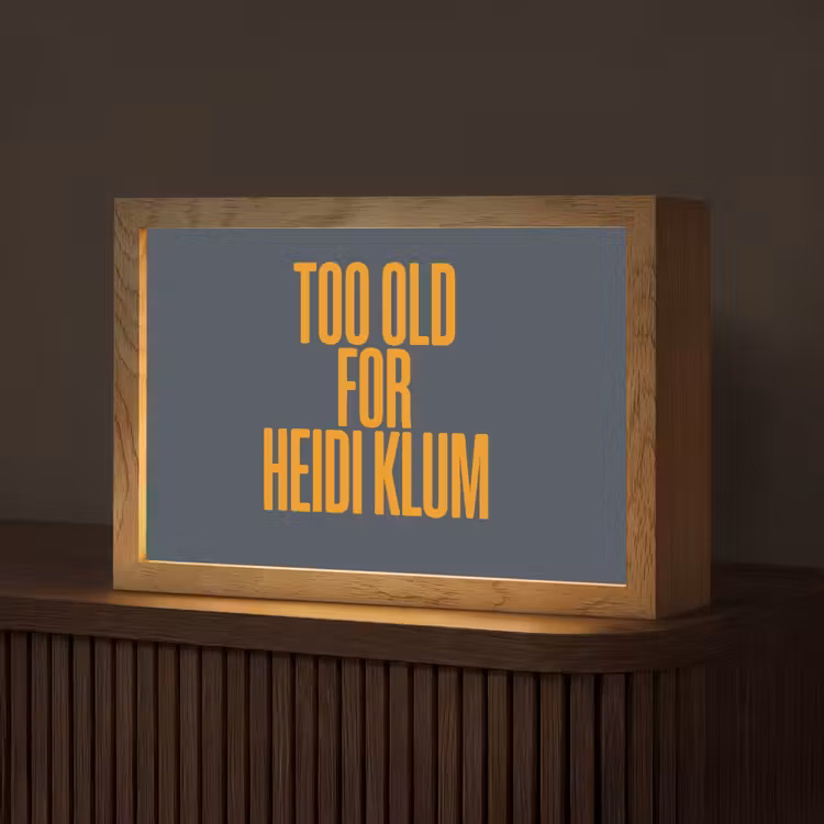 Too old for heidi klum - Geel - Blauw Light Box met kabel (Tafellamp) klein -z3d_website