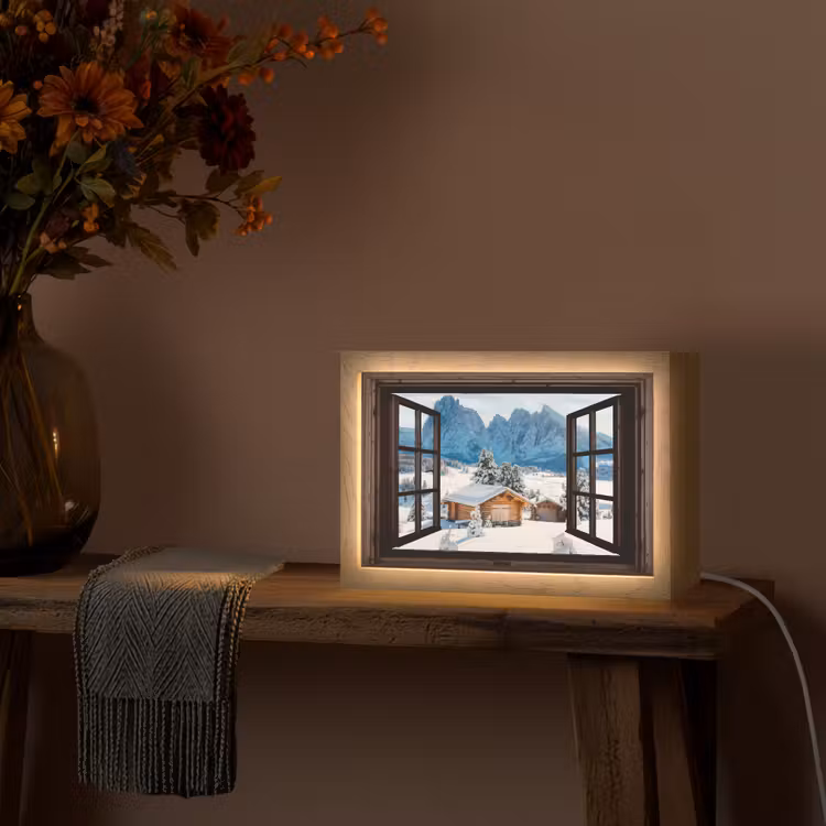 Doorkijk - Winter - Landschap - Huisje - Bergen Light Box met kabel (Tafellamp) klein -sfeer4