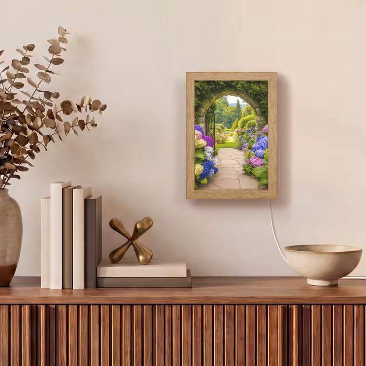 Doorkijk - Poort - Hortensia - Bloementuin Light Box met kabel (Tafellamp) klein -sfeer2