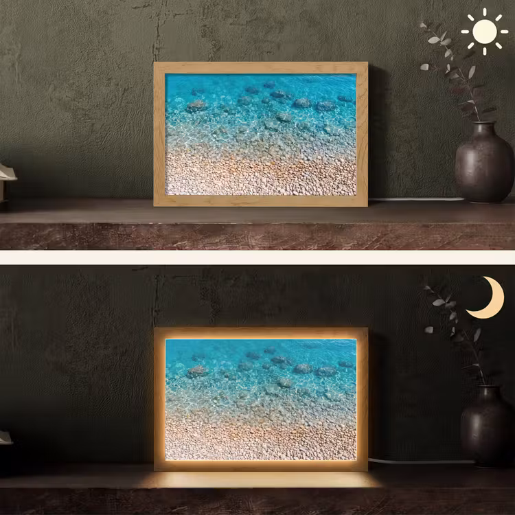 Water - Kiezels - Natuur - Levendig - Turkoois Light Box met kabel (Tafellamp) klein -sfeer3