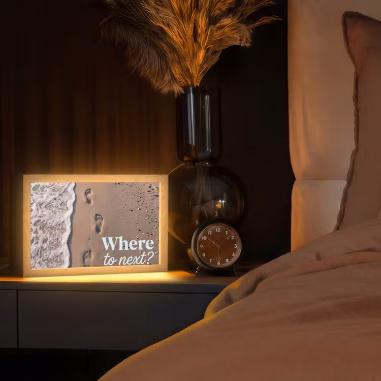 Where to next - Strand - Voetstappen Light Box met kabel (Tafellamp) klein -sfeer1
