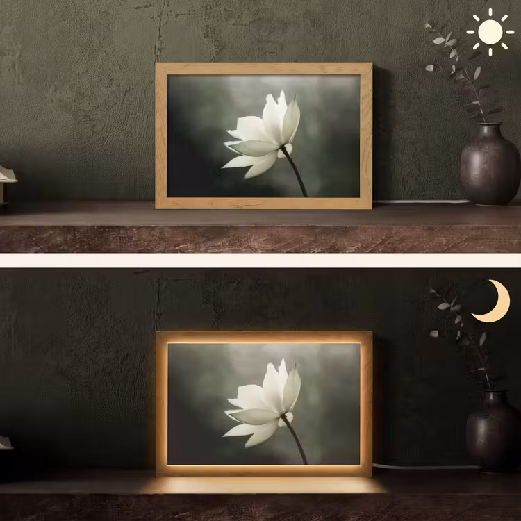 Wit - Lotus - Donker - Bloem Light Box met kabel (Tafellamp) klein -sfeer3