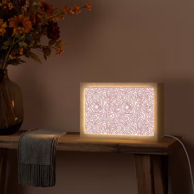 Kronkelende lijn - Magenta - Crème Light Box met kabel (Tafellamp) klein 924 -sfeer4