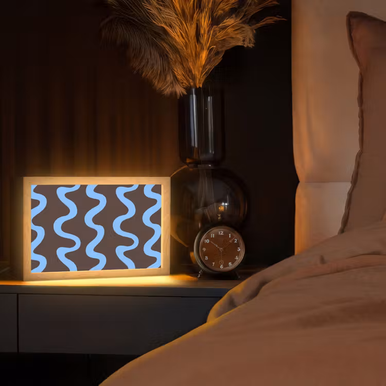 Kronkelende lijnen - Blauw - Bruin - Minimalistisch Light Box met kabel (Tafellamp) klein 924 -sfeer1