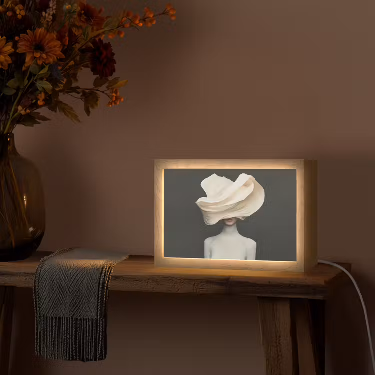 Vrouw - Beige - hoed Light Box met kabel (Tafellamp) klein -sfeer4