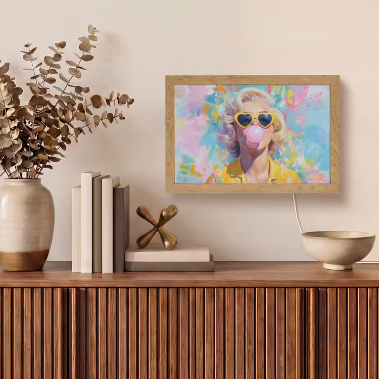 Vrouw - Blond - Roze kauwgom - Kleurrijk - Pastel Light Box met kabel (Tafellamp) klein -sfeer2