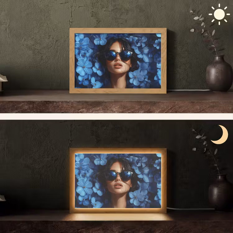 Vrouw - Blauw - Bloemen - Vlinders - Natuur Light Box met kabel (Tafellamp) klein -sfeer3