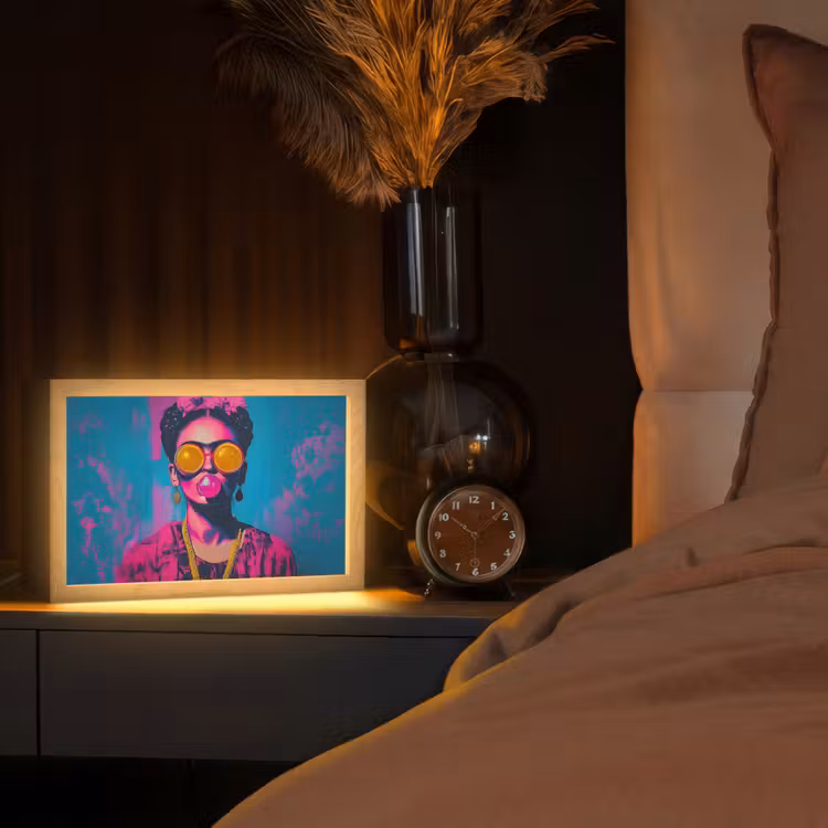 Vrouw - Kauwgom - Zonnebril - Oranje Light Box met kabel (Tafellamp) klein -sfeer1