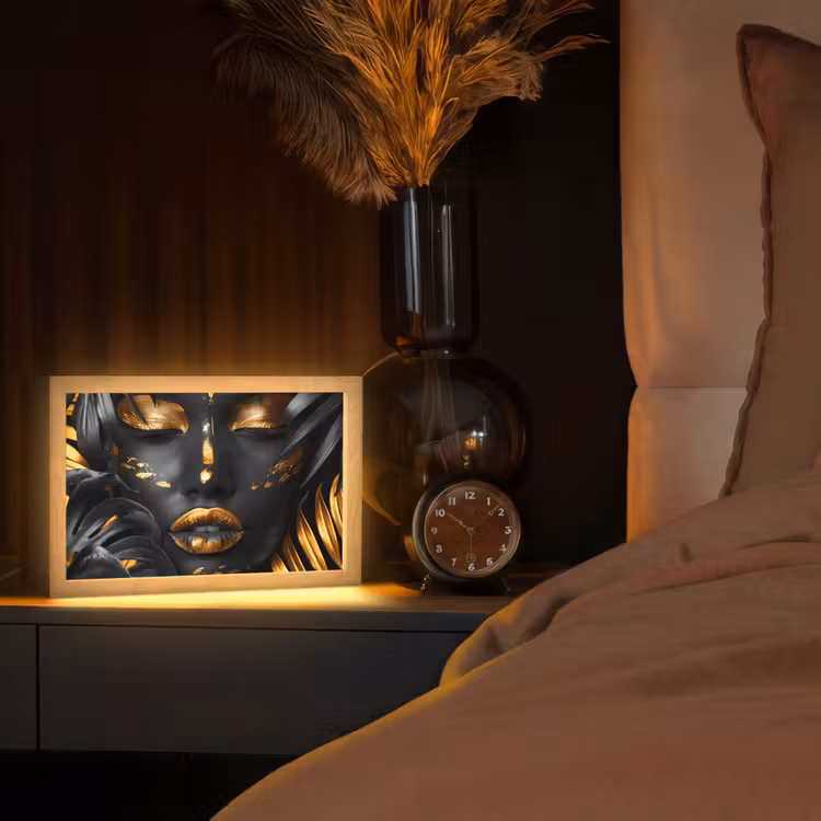 Vrouw - Goud - Natuur - Portret - Modern Light Box met kabel (Tafellamp) klein -sfeer1