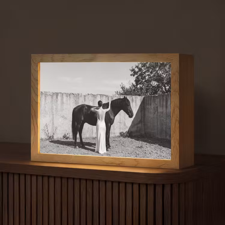 Vrouw - Paard - Artistiek Light Box met kabel (Tafellamp) klein -z3d_website