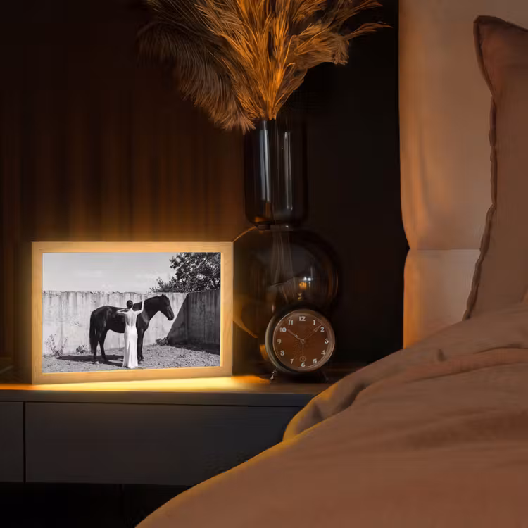 Vrouw - Paard - Artistiek Light Box met kabel (Tafellamp) klein -sfeer1