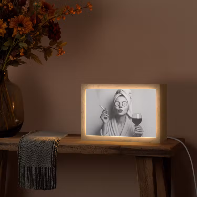 Vrouw - Masker - Wijn - Sigaret Light Box met kabel (Tafellamp) klein -sfeer4