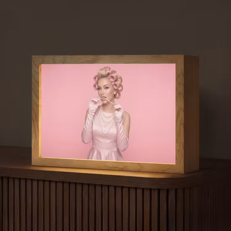 Vrouw - Roze - Parelketting - Krulspelden Light Box met kabel (Tafellamp) klein -z3d_website