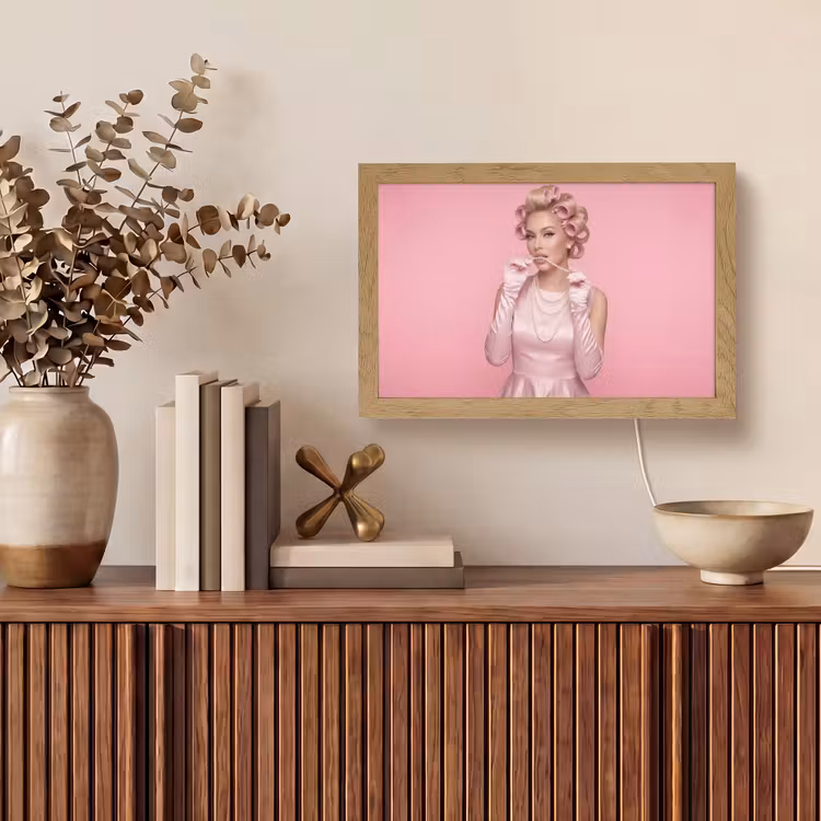 Vrouw - Roze - Parelketting - Krulspelden Light Box met kabel (Tafellamp) klein -sfeer2