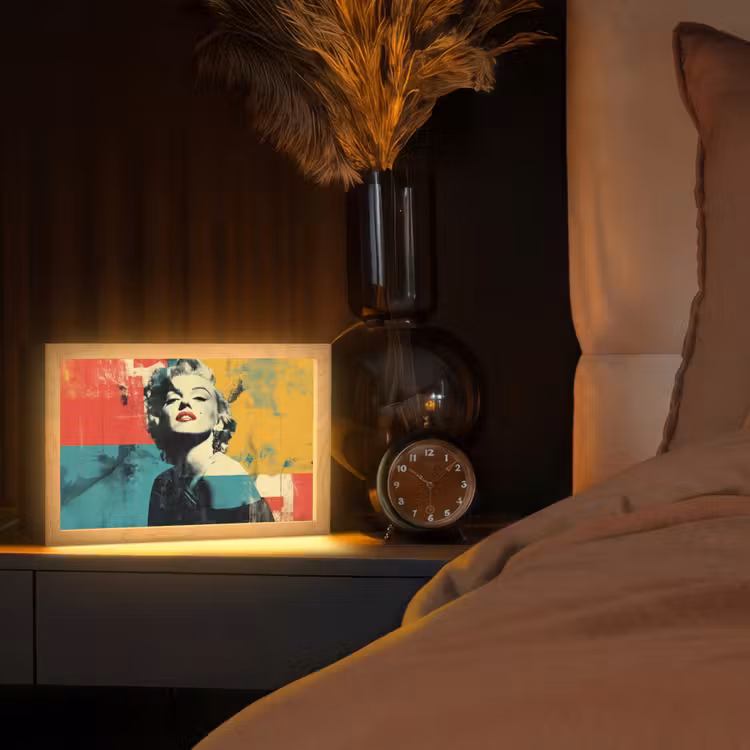 Vrouw - Rode lippen - Abstracte kleurvlakken - Popartuistraling Light Box met kabel (Tafellamp) klein -sfeer1