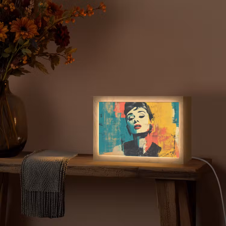 Vrouw - Rode lippen - Expressief - Grafisch Light Box met kabel (Tafellamp) klein -sfeer4