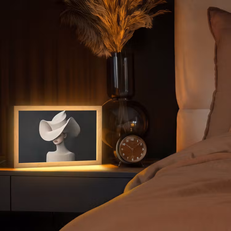 Vrouw - Golvende - Hoed Light Box met kabel (Tafellamp) klein -sfeer1
