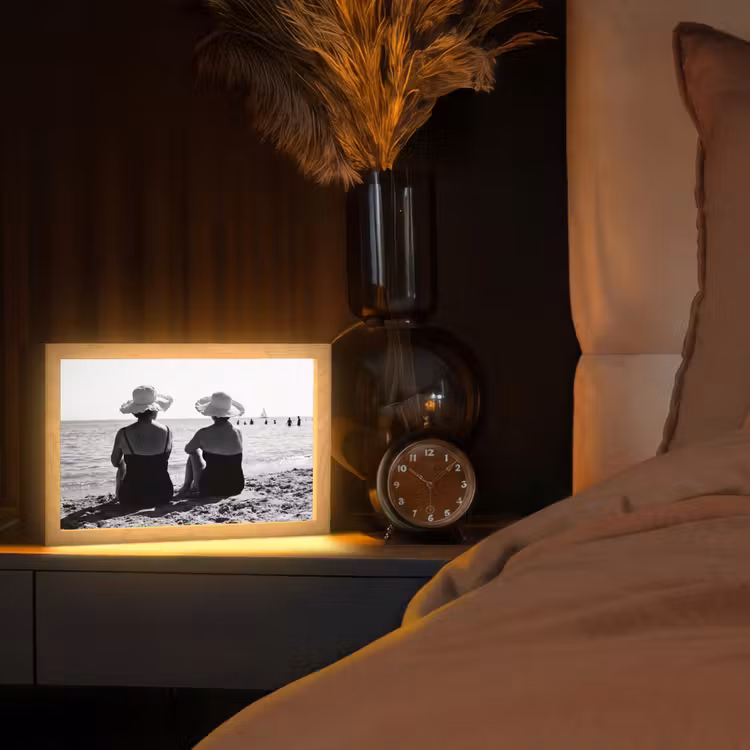 Vrouwen - Zonnehoed - Strand - Zwart - Wit Light Box met kabel (Tafellamp) klein -sfeer1