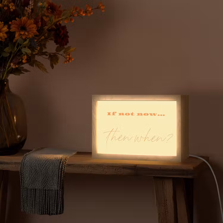 Geel - Oranje - if not now then when Light Box met kabel (Tafellamp) klein -sfeer4