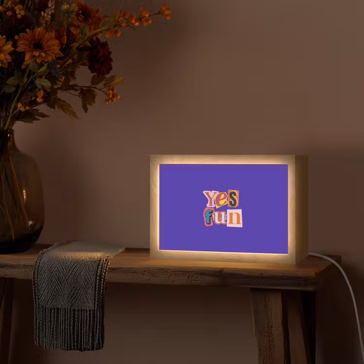 Yes fun - Kleurrijk - Collage-stijl Light Box met kabel (Tafellamp) klein -sfeer4