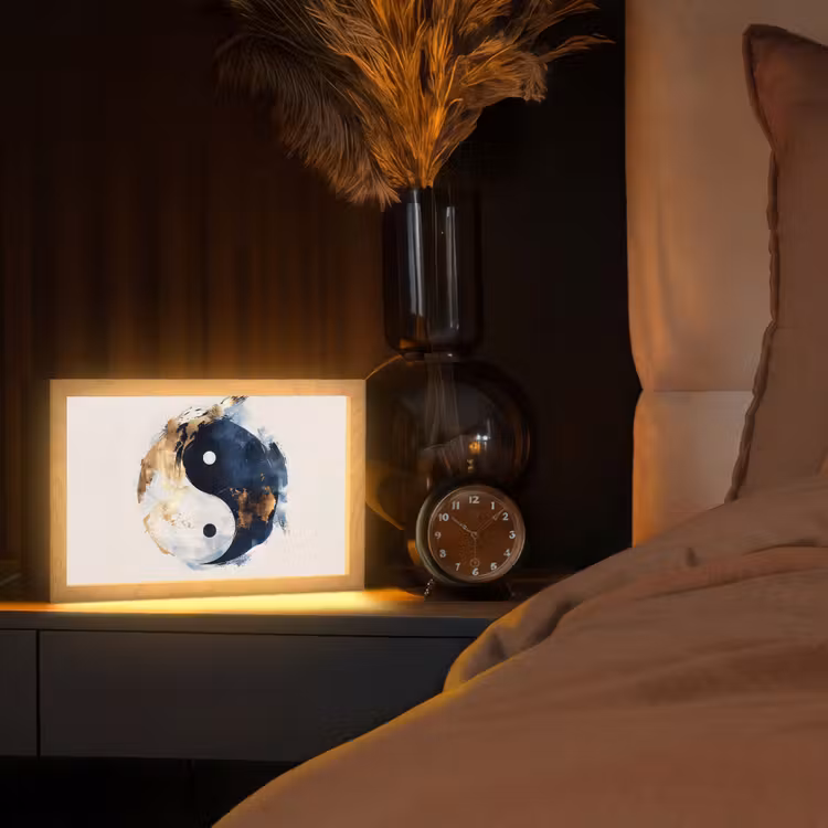 Yin Yang - Abstract - Zwart - Wit - Goud Light Box met kabel (Tafellamp) klein -sfeer1