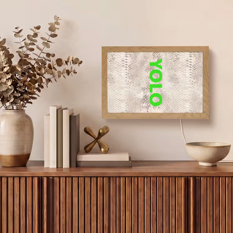 YOLO - Groen - Neon - Slangenprnt Light Box met kabel (Tafellamp) klein -sfeer2