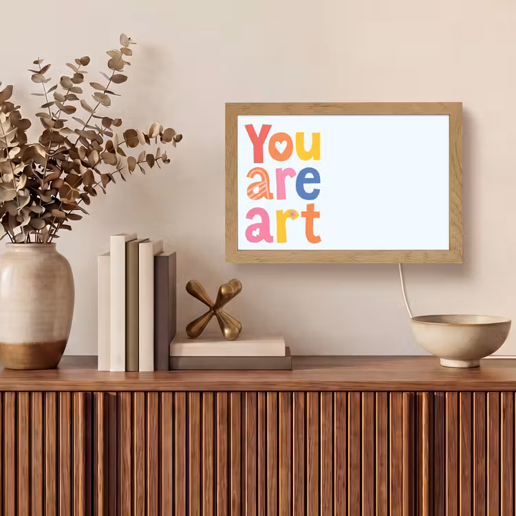 You are art - Kleurrijk - Grafisch Light Box met kabel (Tafellamp) klein -sfeer2