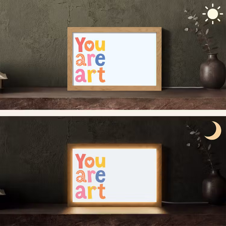 You are art - Kleurrijk - Grafisch Light Box met kabel (Tafellamp) klein -sfeer3