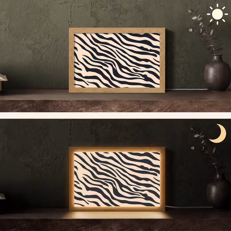 Zebraprint - Dynamisch - Roze Light Box met kabel (Tafellamp) klein -sfeer3