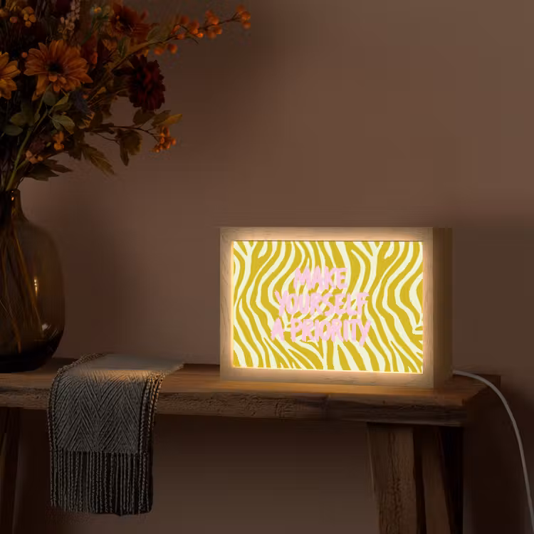 Zebraprint - Priority - Roze Light Box met kabel (Tafellamp) klein -sfeer4