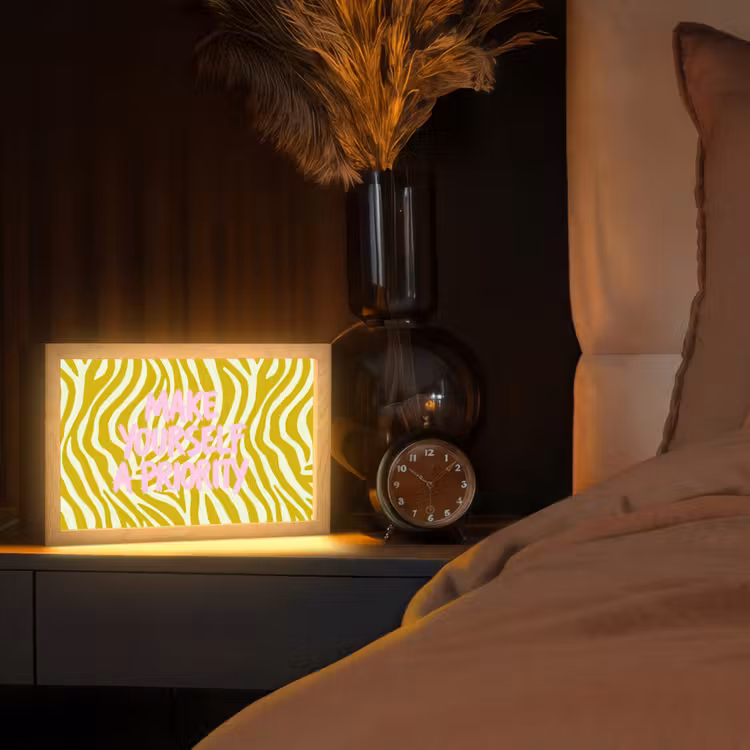Zebraprint - Priority - Roze Light Box met kabel (Tafellamp) klein -sfeer1