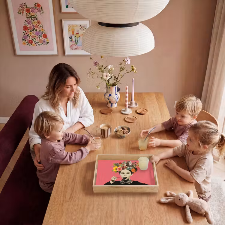Meisje - Kopje - Bloemen - Roze Dienblad Rechthoek middel -sfeer4