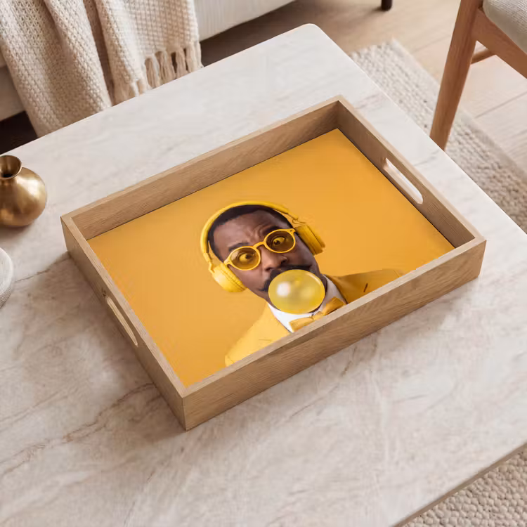 Man - Bubblegum - Portret - Geel - Modern Dienblad Rechthoek middel -sfeer1